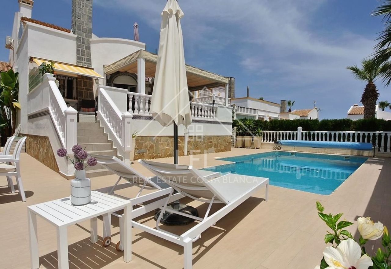 DETACHED VILLA IN BEAUTIFUL URBANISATION WITH PRIVATE POOL IN ORIHUEL COSTA