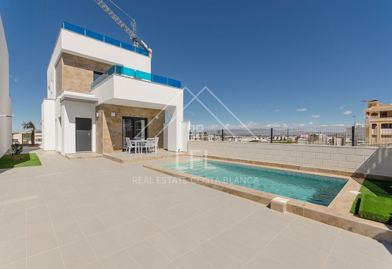 VILLAS CON 3 DORMITORIOS Y 3 BAÑOS, PISCINA PRIVADA, EN ORIHUELA VISTABELLA GOLF