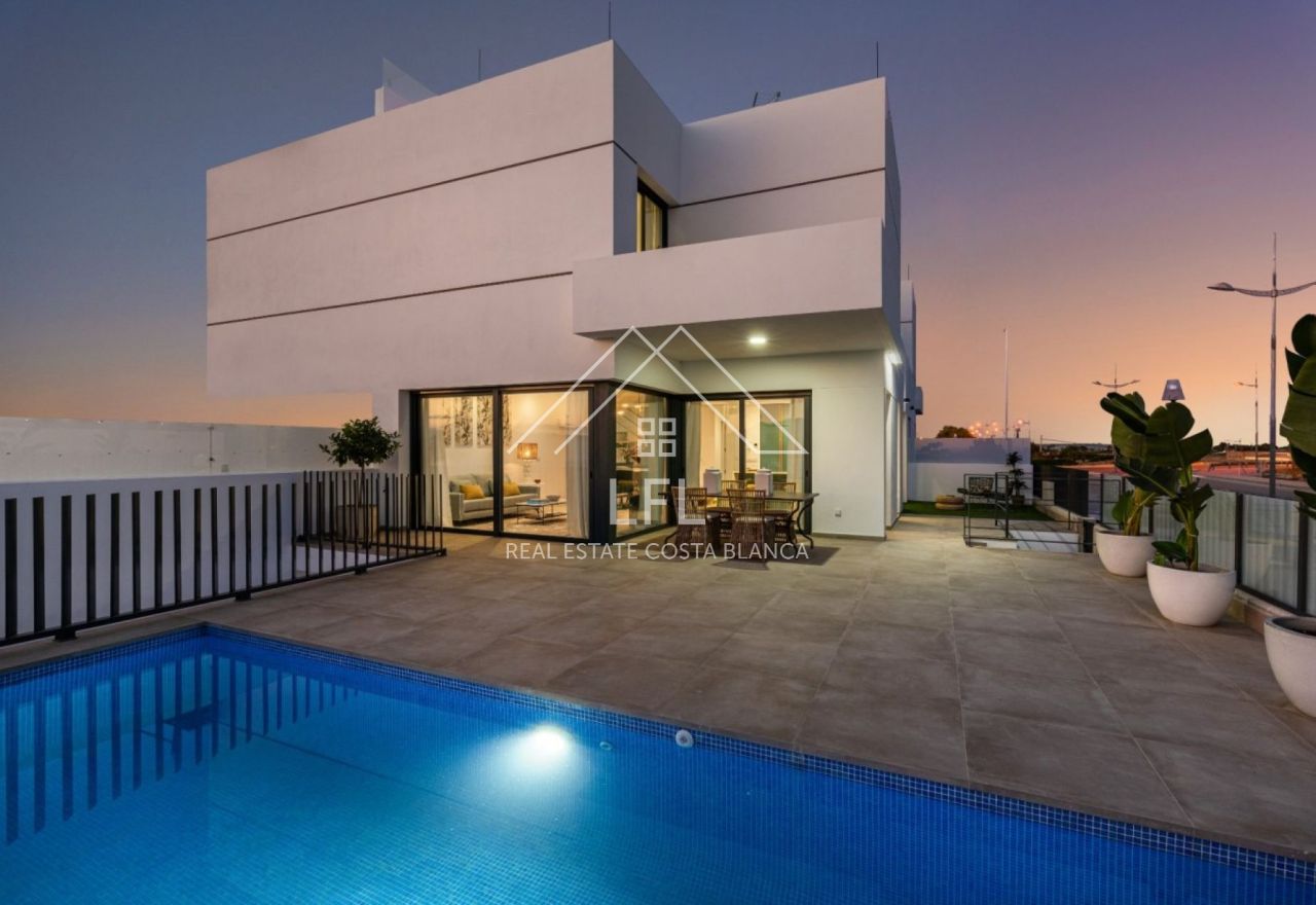 SPACIOUS VILLA, PRIVATE POOL, IN A QUIET AREA IN DOLORES