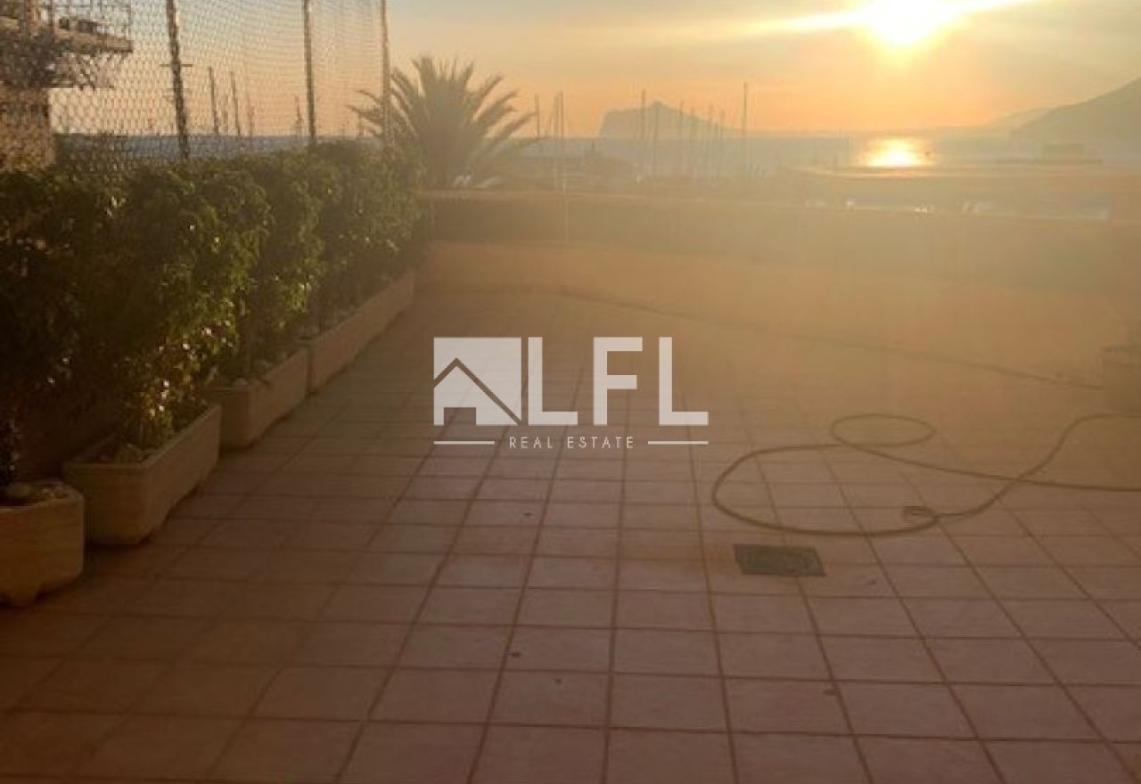 SPACIOUS FLAT WITH MAGNIFICENT SEA VIEWS, LARGE TERRACE OF 80 M2, CALPE