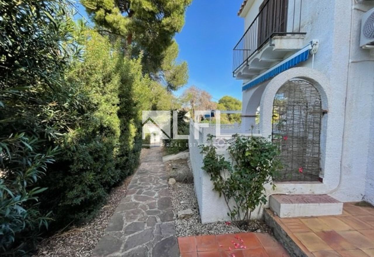 LOVELY SEMI-DETACHED HOUSE WITH SWIMMING POOL IN QUIET AREA, CALPE 