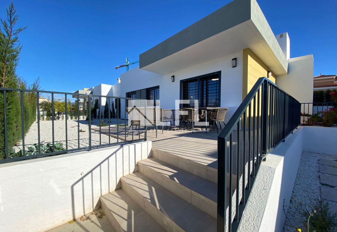 NEW BUILD VILLAS WITH 2 AND 3 BEDROOMS, IN THE MIDDLE OF A DREAMLIKE MOUNTAIN LANDSCAPE AND THE NATURE IN BUSOT, ALICANTE