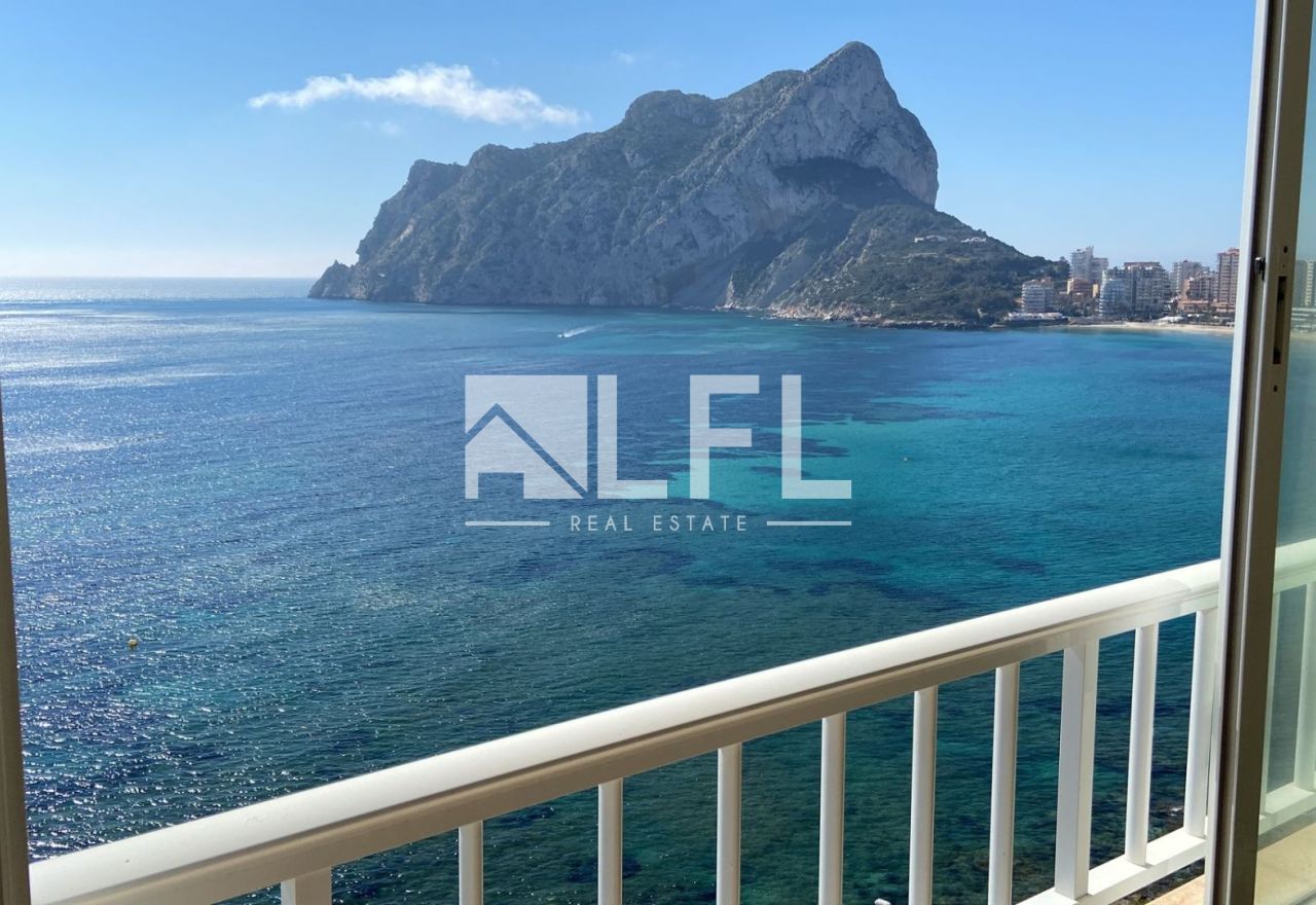 MOOI APPARTEMENT OP DE EERSTE LIJN VAN HET STRAND IN CALPE, GROOT TERRAS 