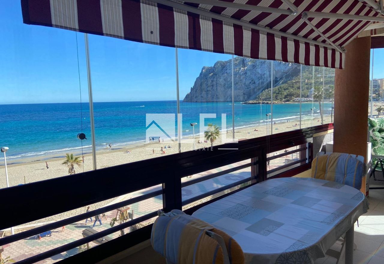 BEL APPARTEMENT EN PREMIÈRE LIGNE DE LA PLAGE LA FOSSA, GRANDE TERRASSE AVEC VUE SUR LA MER, CALPE