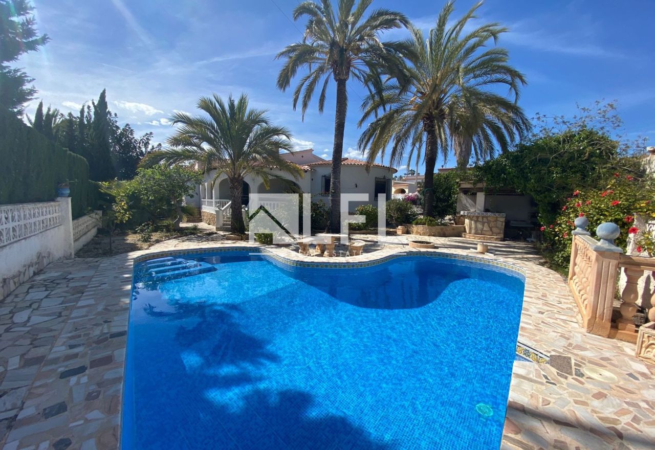 LOVELY CHALET WITH PRIVATE POOL AND GARDEN IN BEAUTIFUL URBANISATION, IN CALPE