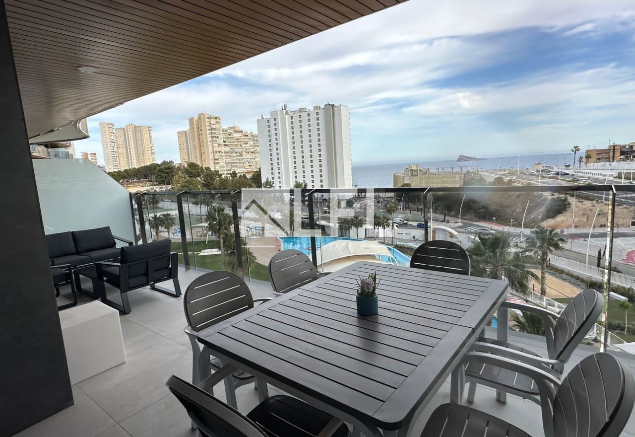 LUXURIÖSE WOHNUNG MIT ATEMBERAUBENDEM MEERBLICK IN PLAYA DE PONIENTE, BENIDORM