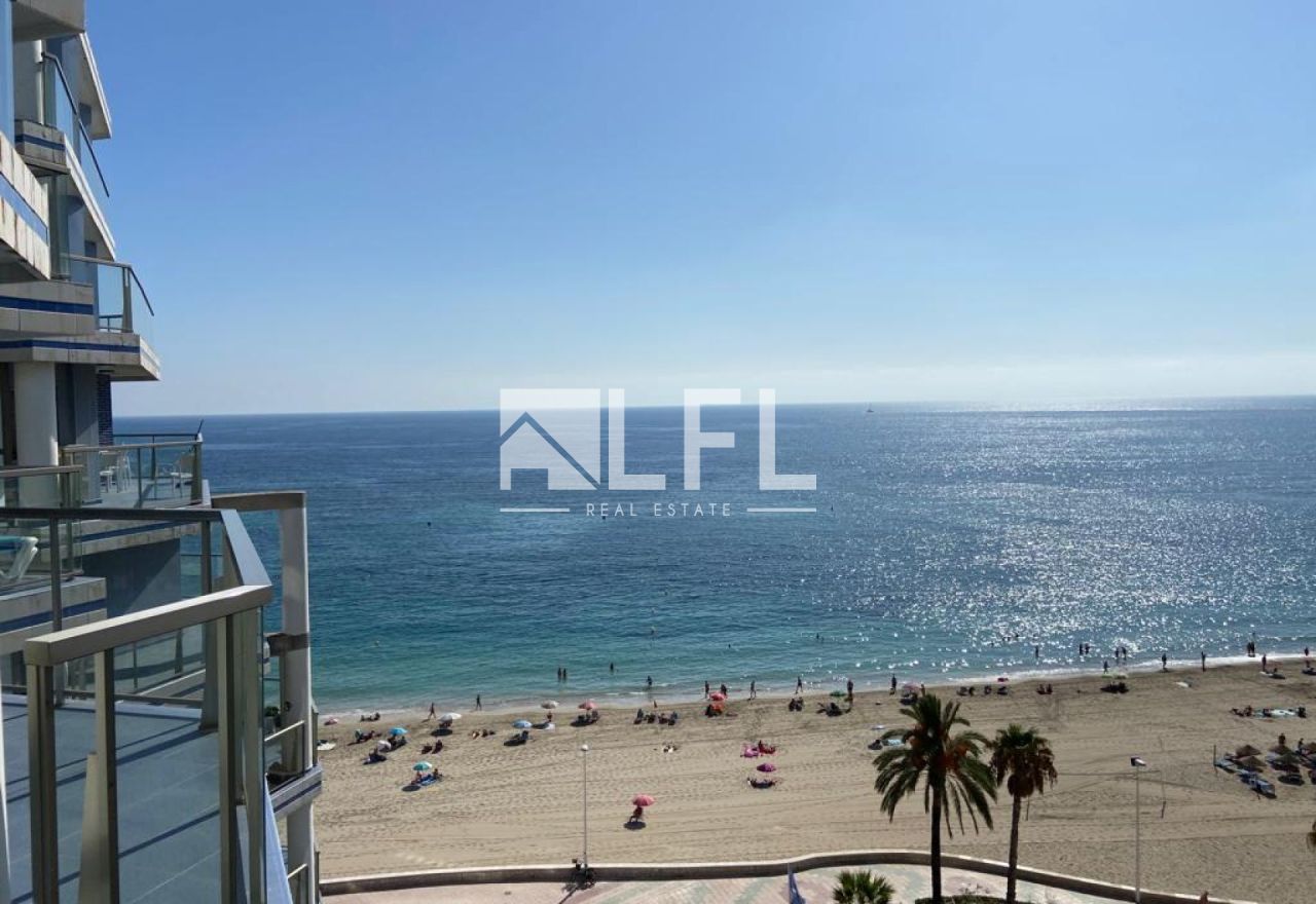  RENOVATED APARTMENT IN FIRST LINE OF LA FOSSA BEACH IN CALPE