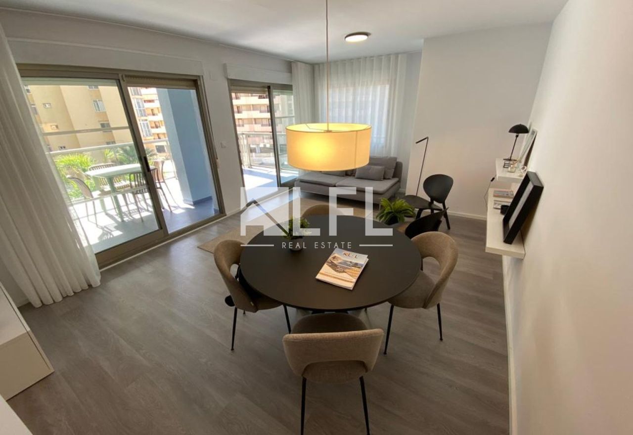 SPECTACULAIR GERENOVEERD APPARTEMENT OP DE EERSTE LIJN VAN LA FOSSA BEACH IN CALPE