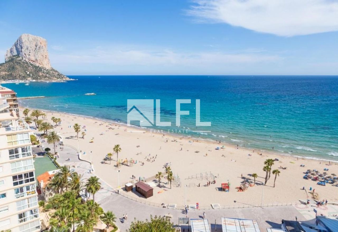GROSSE 4 ZIMMER WOHNUNG IN 1. LINIE ZUM MEER MIT POOL UND GARAGE