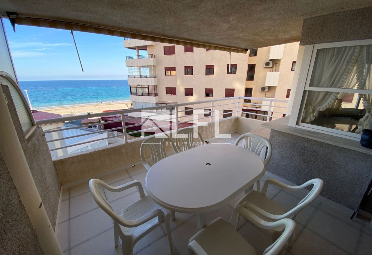 APARTMENT IN ERSTER STRANDLINIE MIT MEERBLICK, 2 SCHLAFZIMMERN UND PARKPLATZ – STRAND LA FOSSA