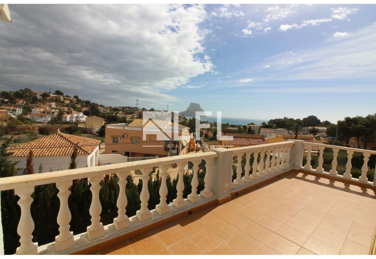 CHALET WITH PRIVATE POOL IN CANUTA, CALPE