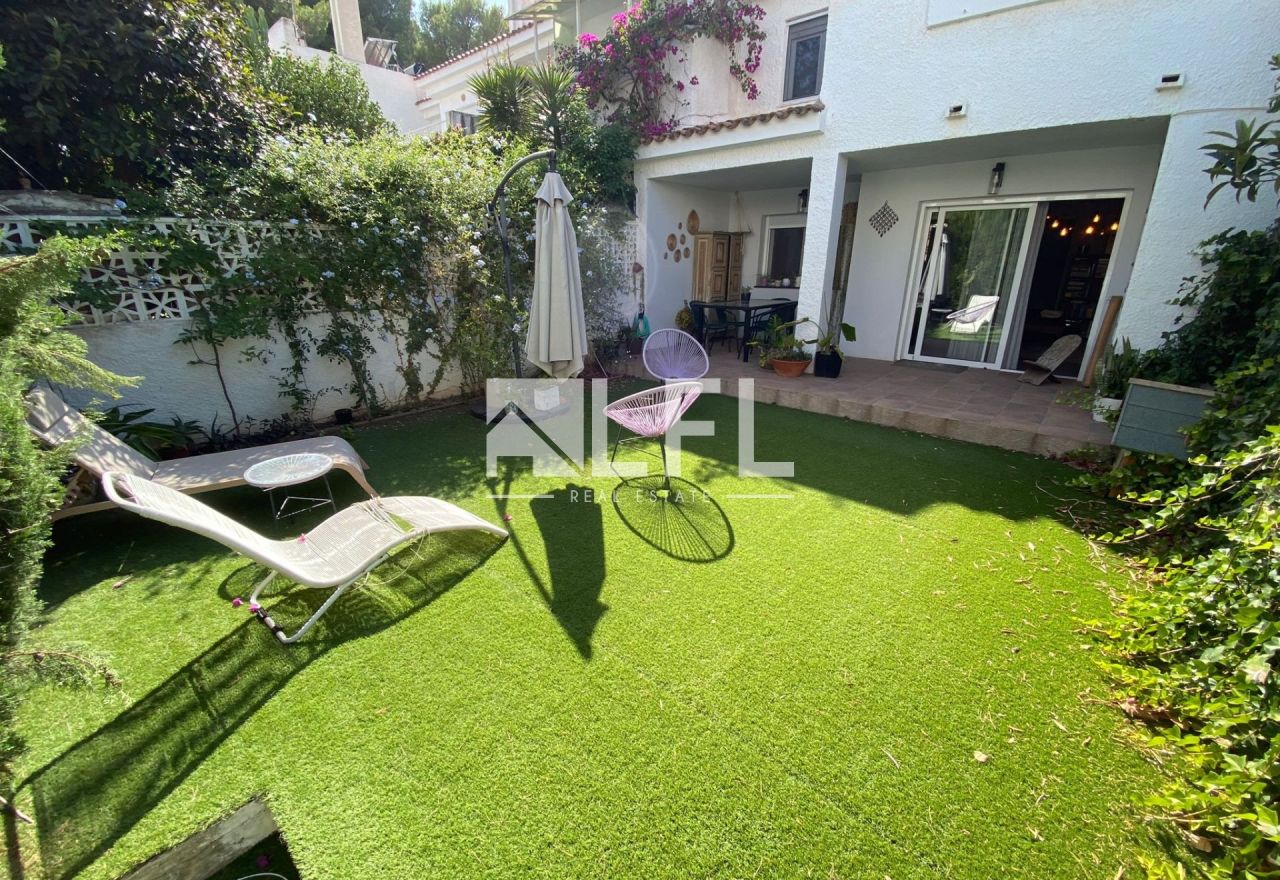 BELLA CASA BIFAMILIARE CON 3 CAMERE DA LETTO COMPLETAMENTE RISTRUTTURATA
