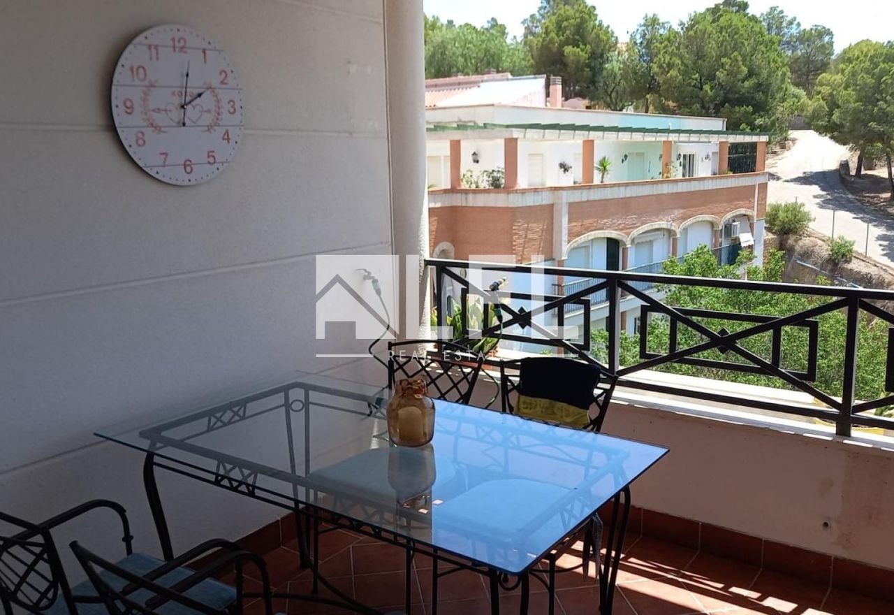 3 BEDROOM APARTMENT WITH GARAGE AND STOREROOM IN THE CENTRE OF CALPE 