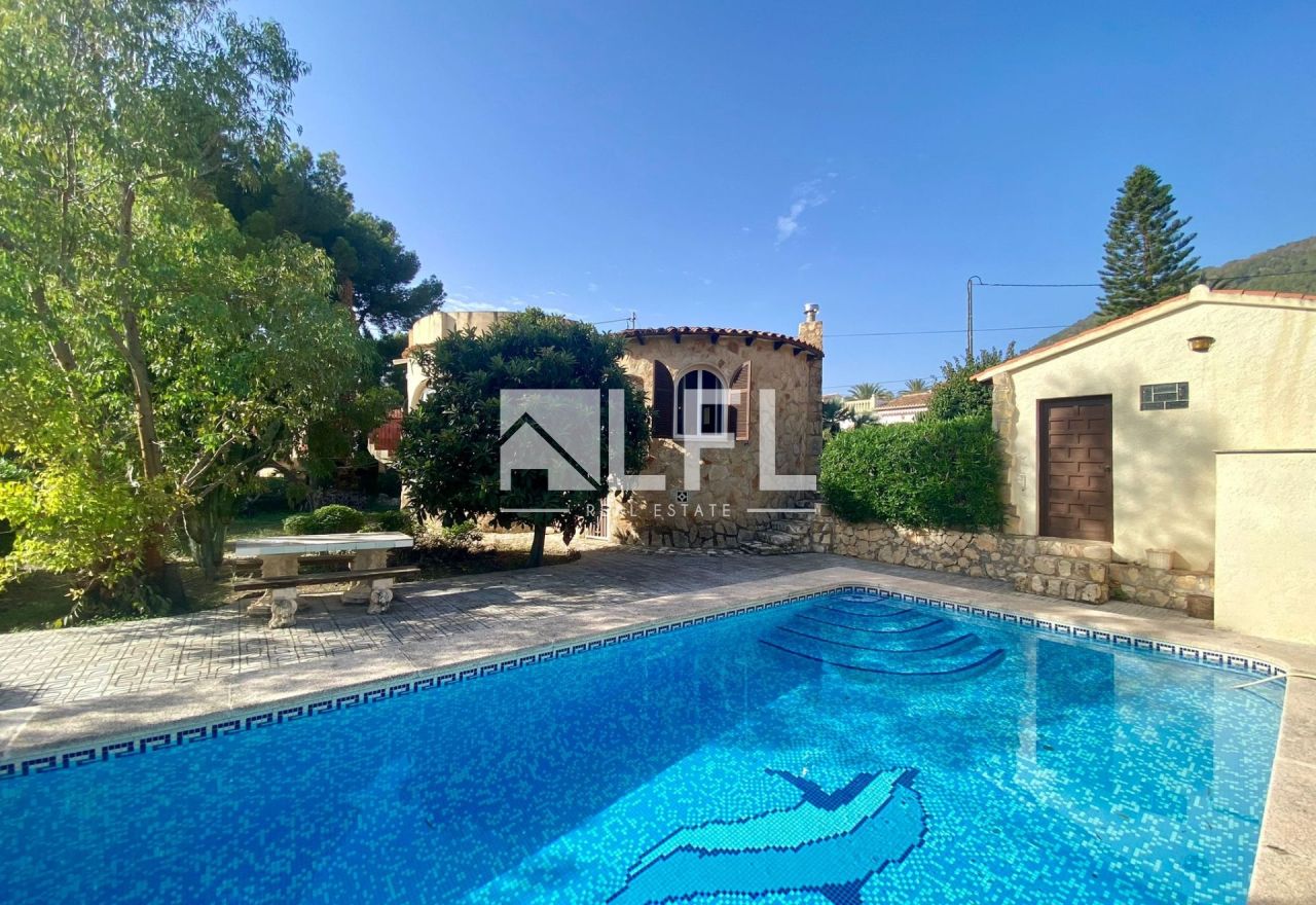 VILLA WITH SEA VIEWS IN CANUTA IN CALPE