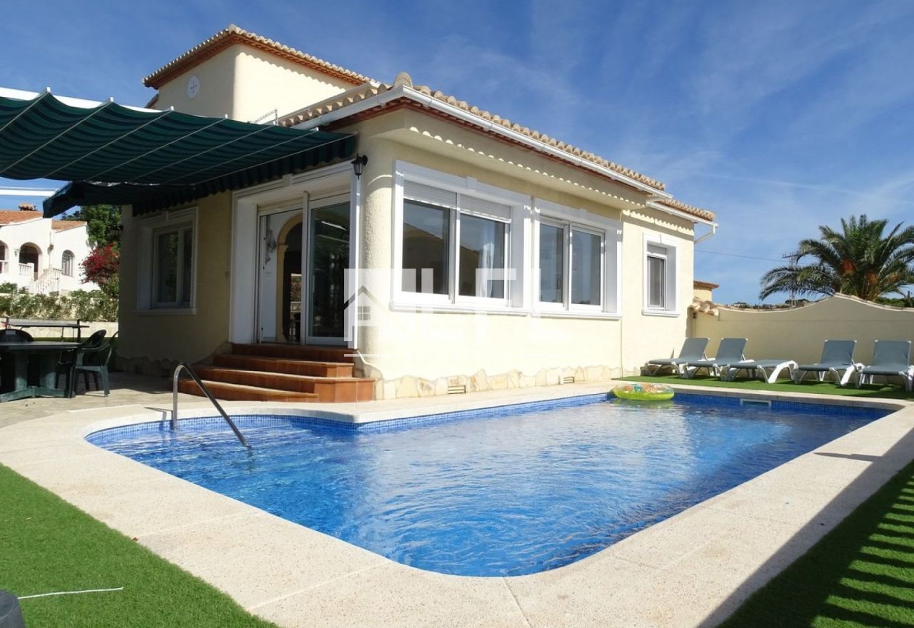 BRIGHT VILLA WITH VIEWS TO THE SEA AND THE PEÑON DE IFACH