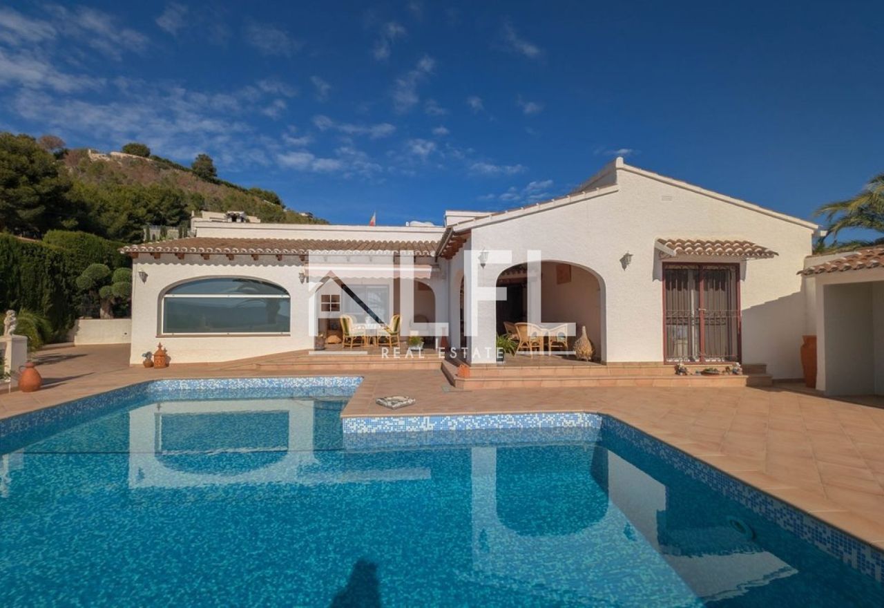 SPLENDID VILLA WITH SEA VIEWS - EMPEDROLA CALPE