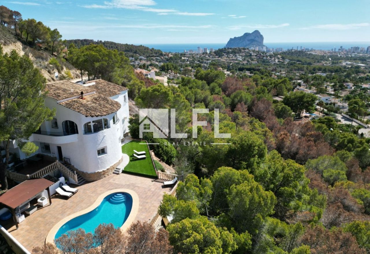VILLA IN EMPEDROLA URBANIZATION WITH BEAUTIFUL SEA VIEWS AND VIEWS OF THE PEÑÓN DE IFACH