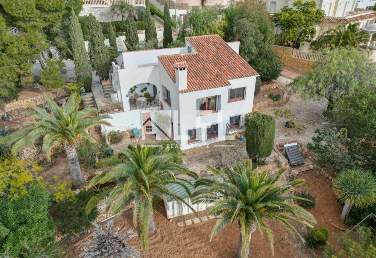 VILLA WITH SEA VIEWS TO RENOVATE - GRAN SOL URBANIZATION - CALPE