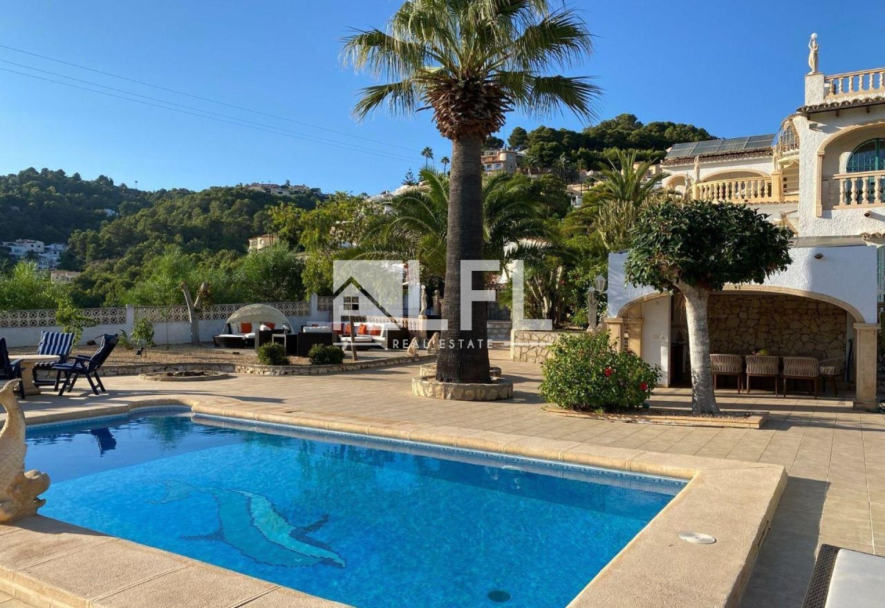 VILLA SPACIEUSE ET LUXUEUSE A BENISSA AVEC VUE SUR MER