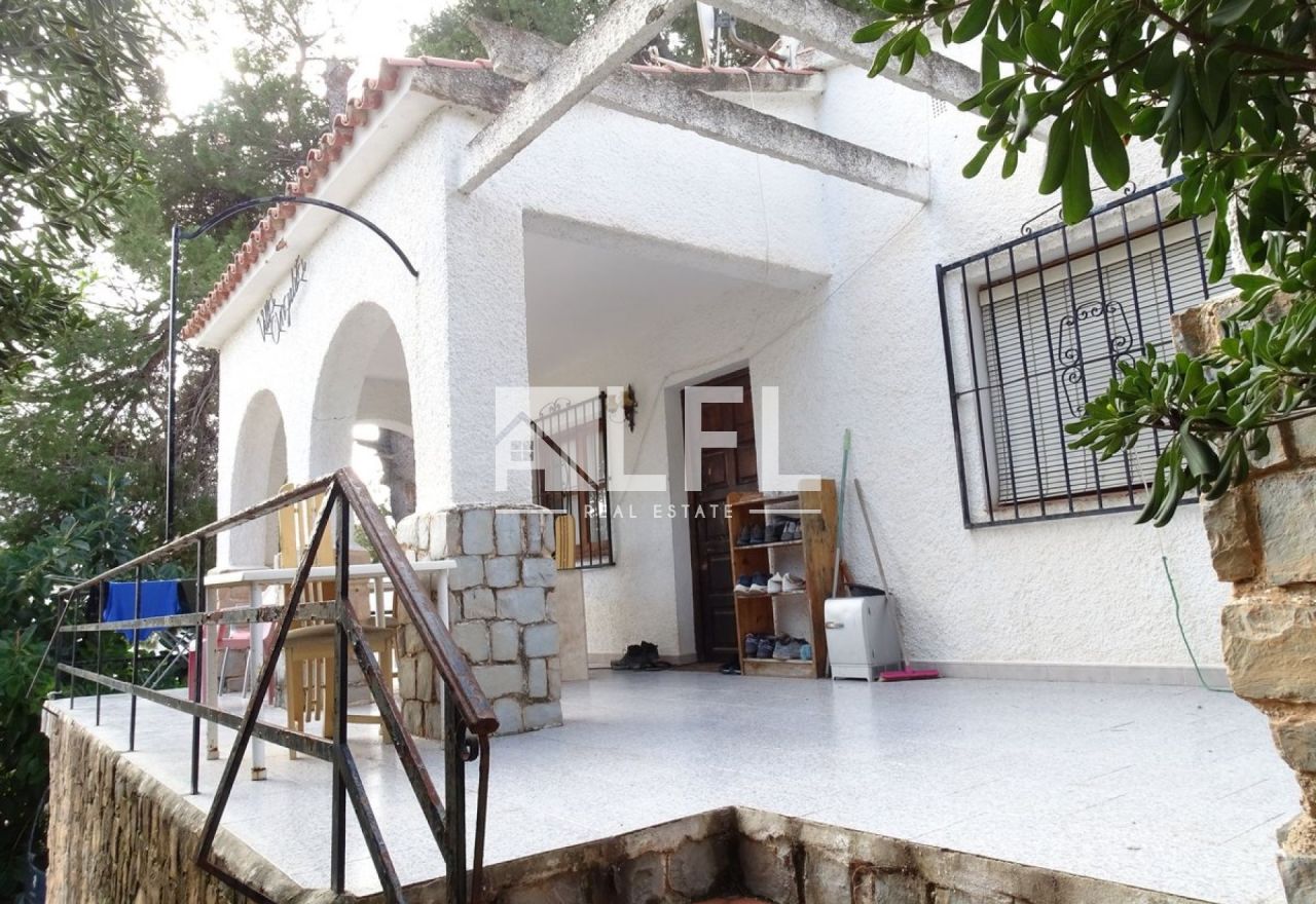 CHARMANTE VILLA TE RENOVEREN IN MORAIRA