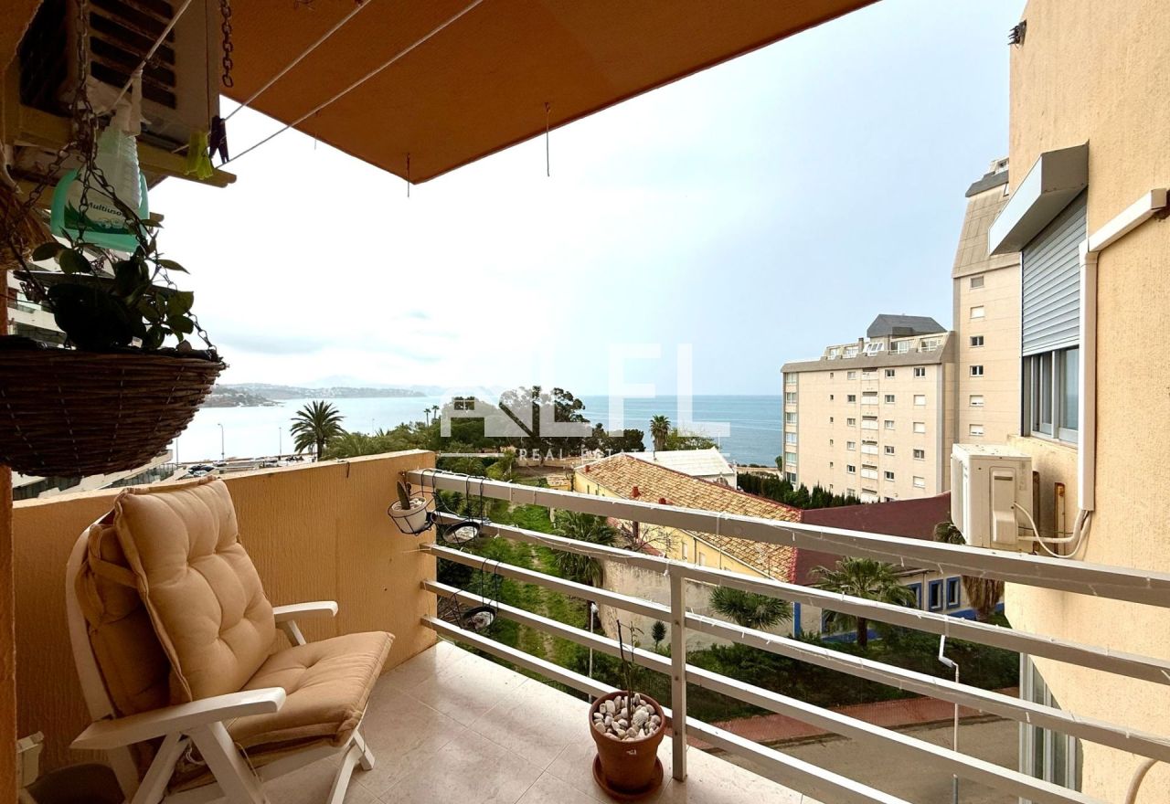 GEMÜTLICHES APARTMENT IN ERSTER STRANDLAGE DER PLAYA LA FOSSA, CALPE