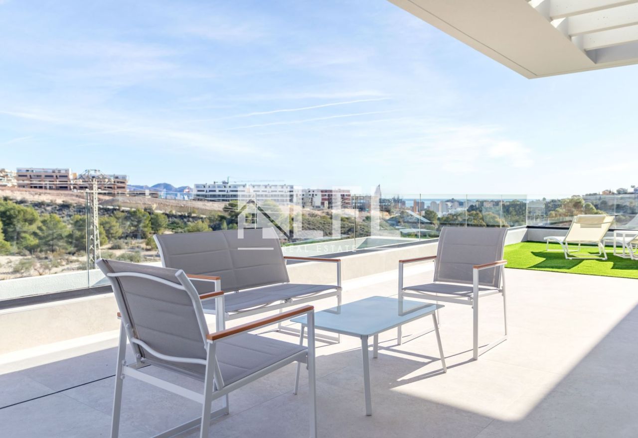 EXCEPTIONAL BUNGALOW WITH SEA VIEWS IN FINESTRAT