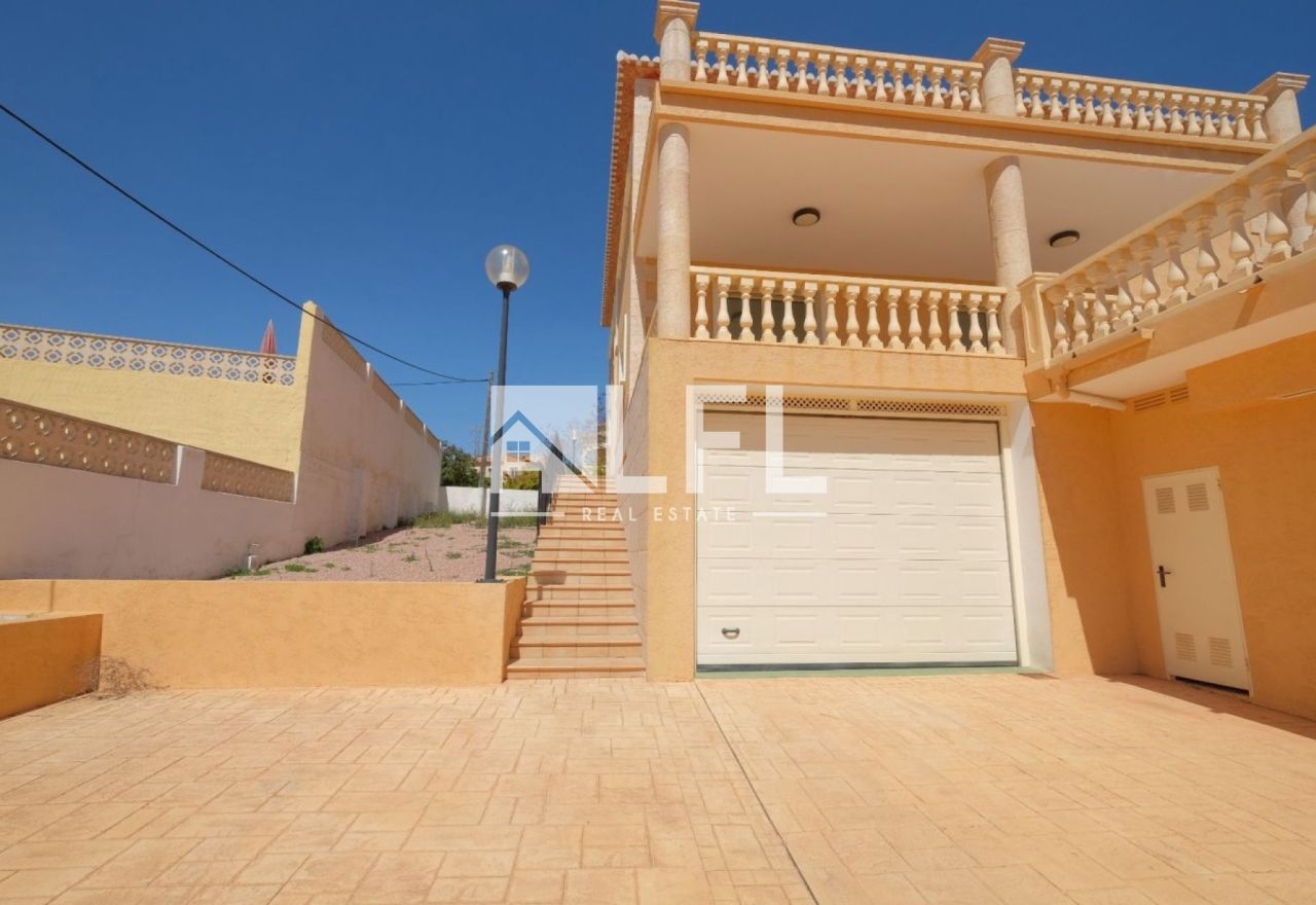 FANTASTIC VILLA WITH SEA VIEWS URBANISATION LA CANUTA 