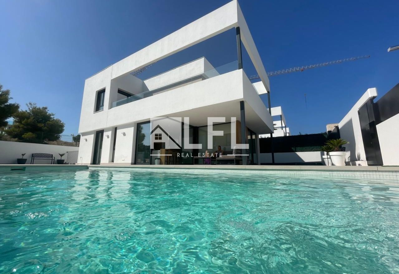 EXQUISITE MODERN LUXURY VILLA IN FINESTRAT. 