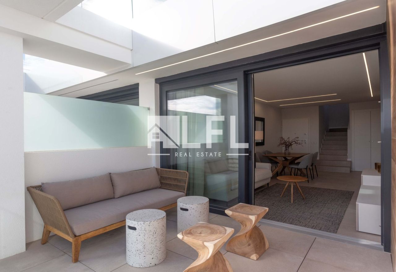 EXCLUSIVE FRONT LINE BEACH PENTHOUSE 