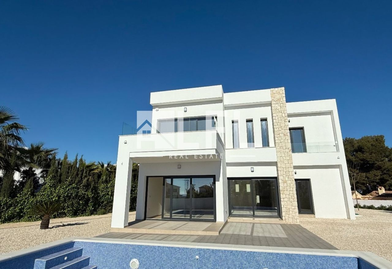FANTASTICO CHALET CON VISTAS AL MAR EN LA FUSTERA 