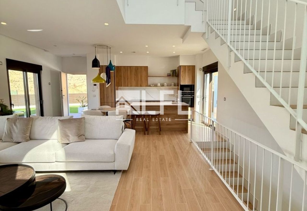 EXCLUSIVE VILLA WITH STUNNING SEA VIEWS IN FINESTRAT