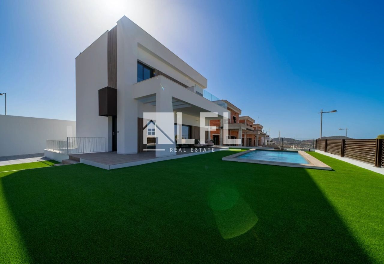SPETTACOLARE CHALET CON VISTA SUL MARE A FINESTRAT
