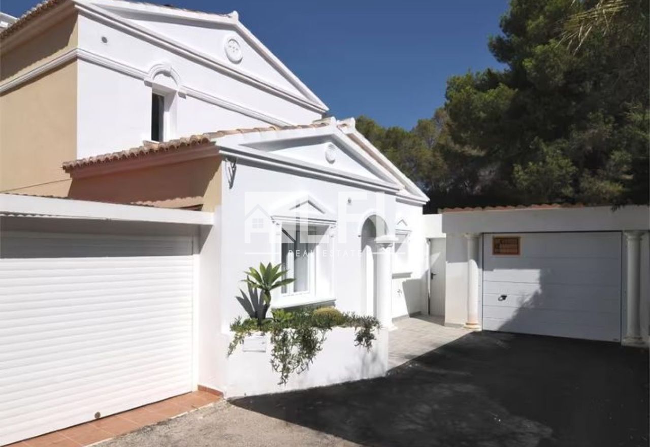 PRECIOSO BUNGALOW DE 2 PLANTAS EN LA COMETA III EN CALPE