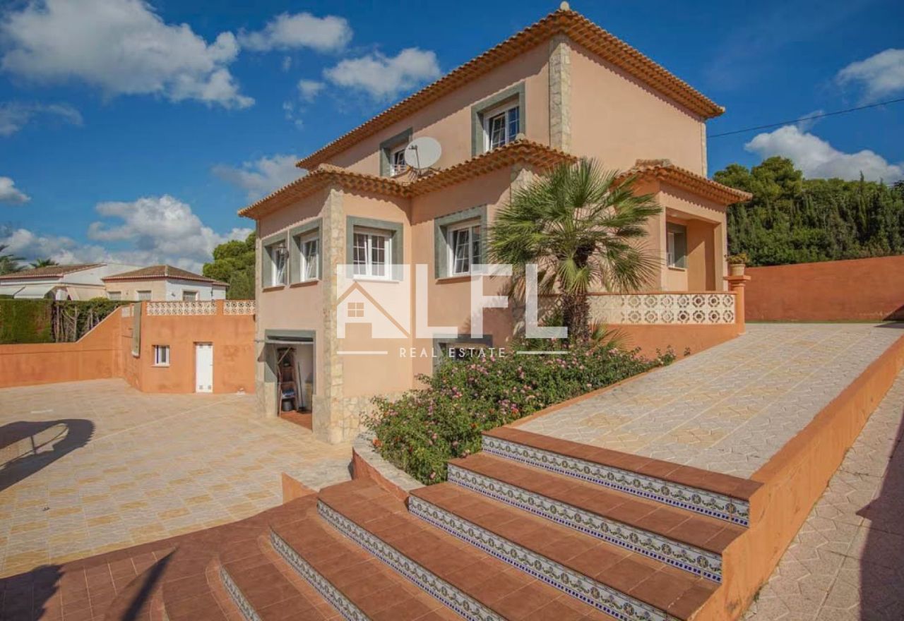 MARAVILLOSO CHALET EN CARRIO – LA MERCED – URB LOS PINOS