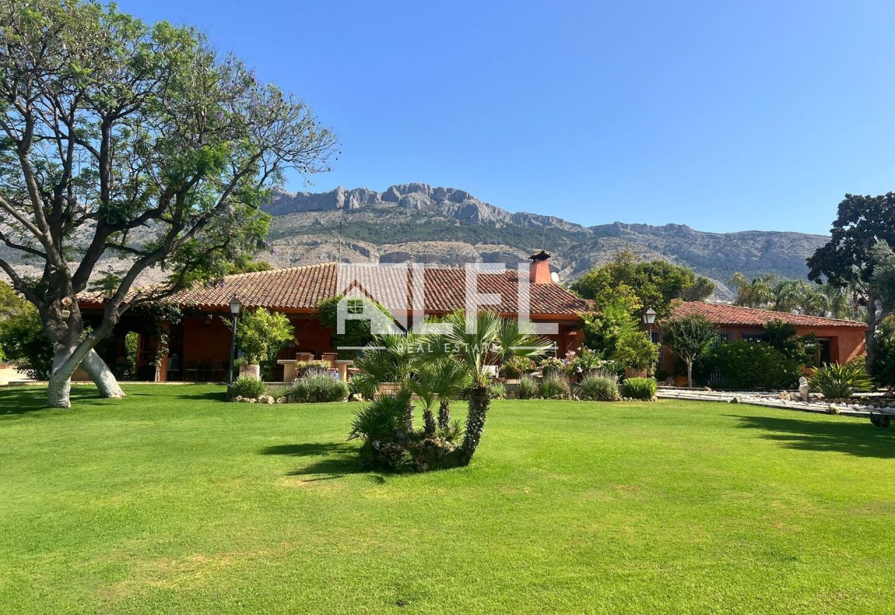 EXCLUSIVO CHALET DE LUJO CON VISTAS PANORÁMICAS AL MAR - ALTEA LA VELLA - 