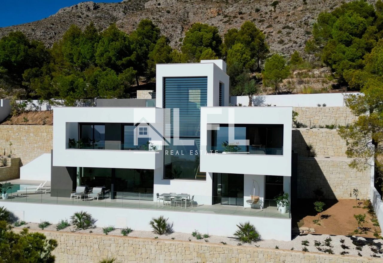 LUKSUSOWA WILLA Z PANORAMICZNYM WIDOKIEM NA MORZE W EKSKLUZYWNEJ SIERRA DE ALTEA