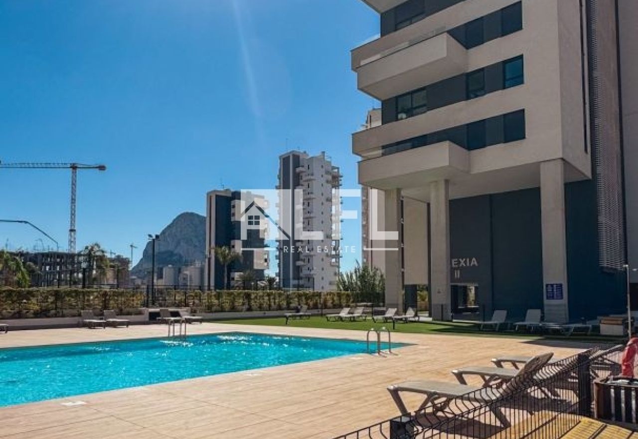 MODERNE WOHNUNG NUR 300 METER VOM STRAND ARENAL-BOL
