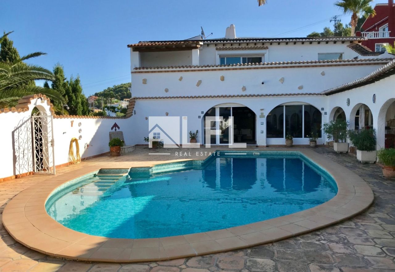 SPECTACULAIRE VILLA MET PANORAMISCH UITZICHT IN LA COMETA III – CALPE