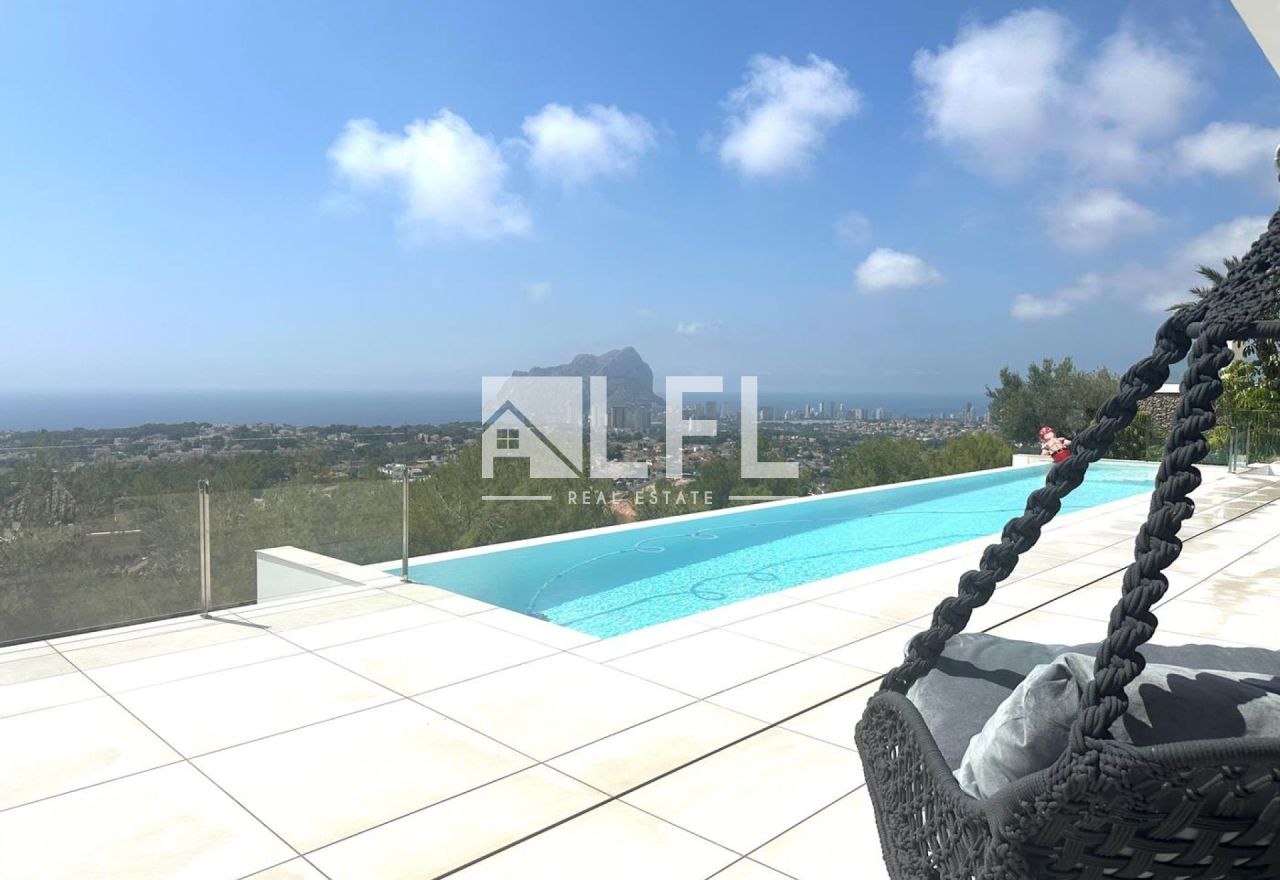 EXKLUSIVE VILLA MIT ATEMBERAUBENDEM PANORAMAMEERBLICK- CALPE