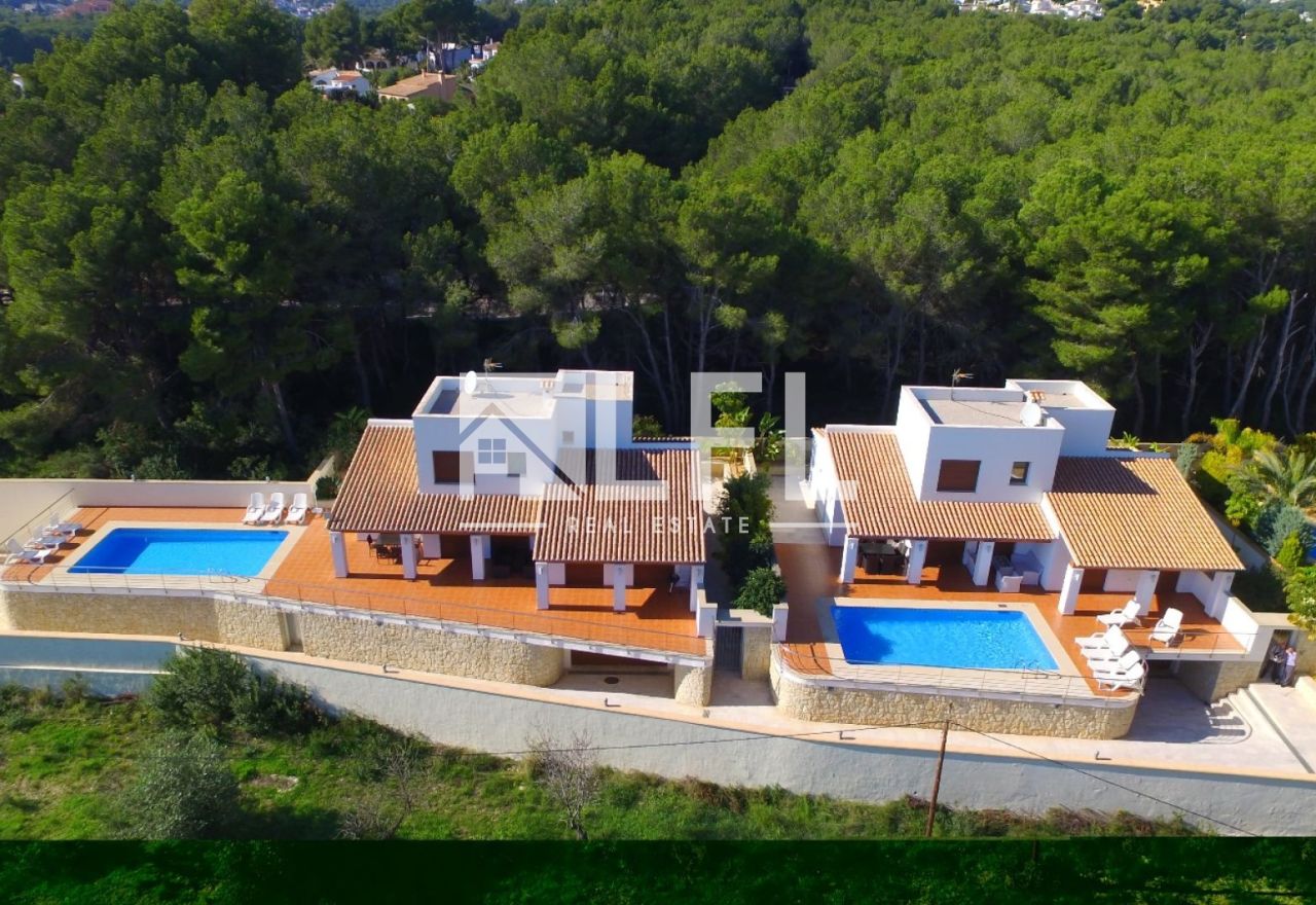 DOS VILLAS CON LICENCIA TURÍSTICA EN MORAIRA – OPORTUNIDAD ÚNICA
