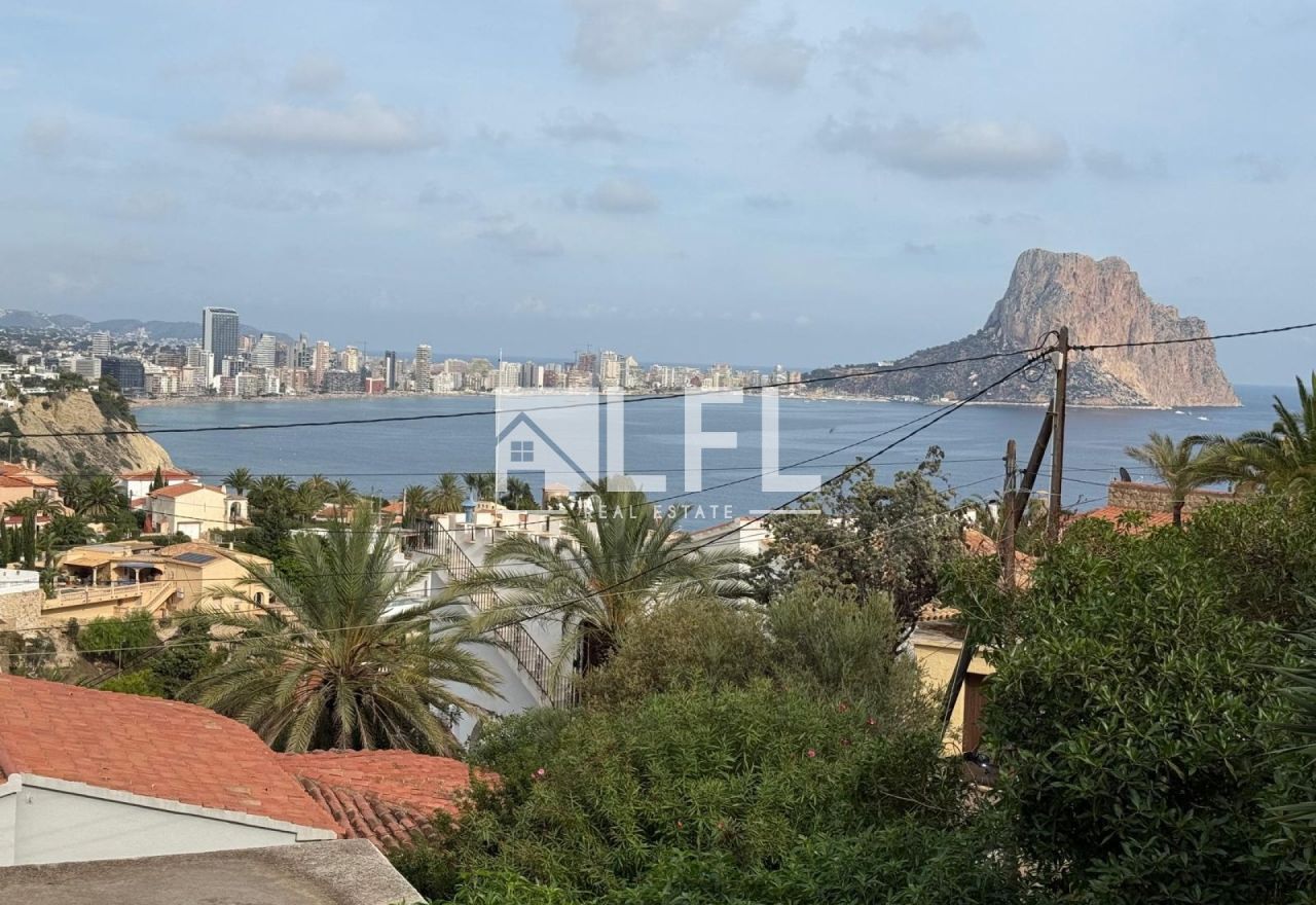 CHALET MEDITERRANEO CON ESPECTACULARES VISTAS AL MAR EN MARIVILLA