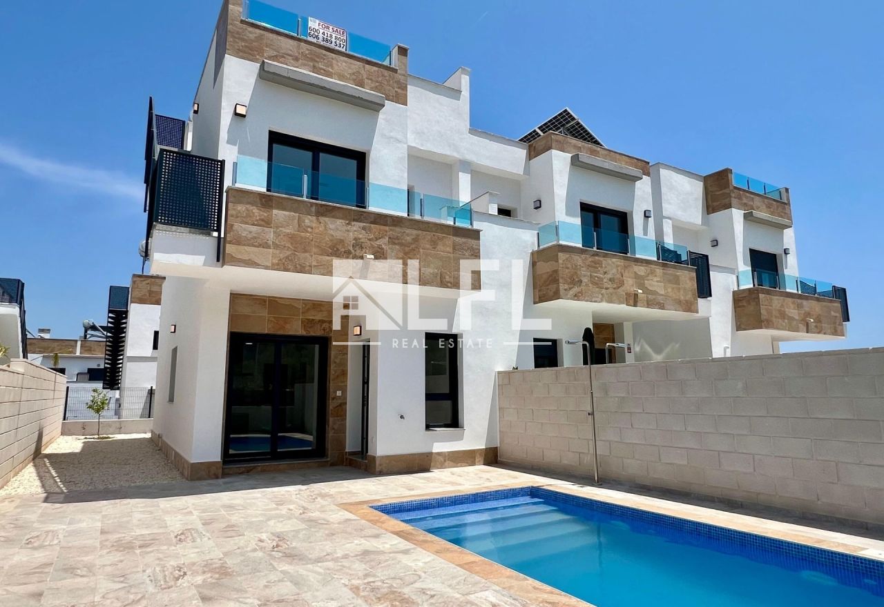 EXCEPTIONAL VILLA WITH SEA AND MOUNTAIN VIEWS IN POLOP