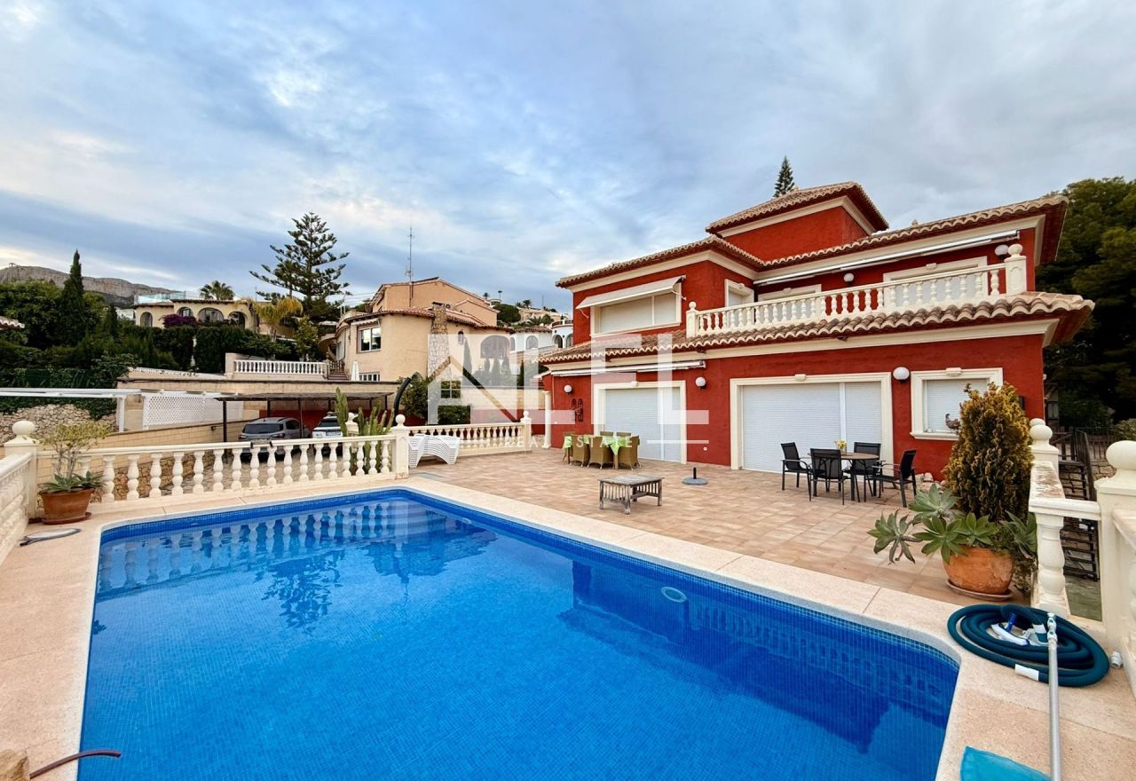 CHALET EN LA CANUTA CON LICENCIA TURÍSTICA