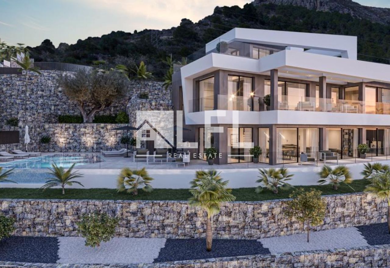 LUXURY VILLA WITH PANORAMIC VIEWS OVER THE ENTIRE BAY OF CALPE- LES CUCARRES