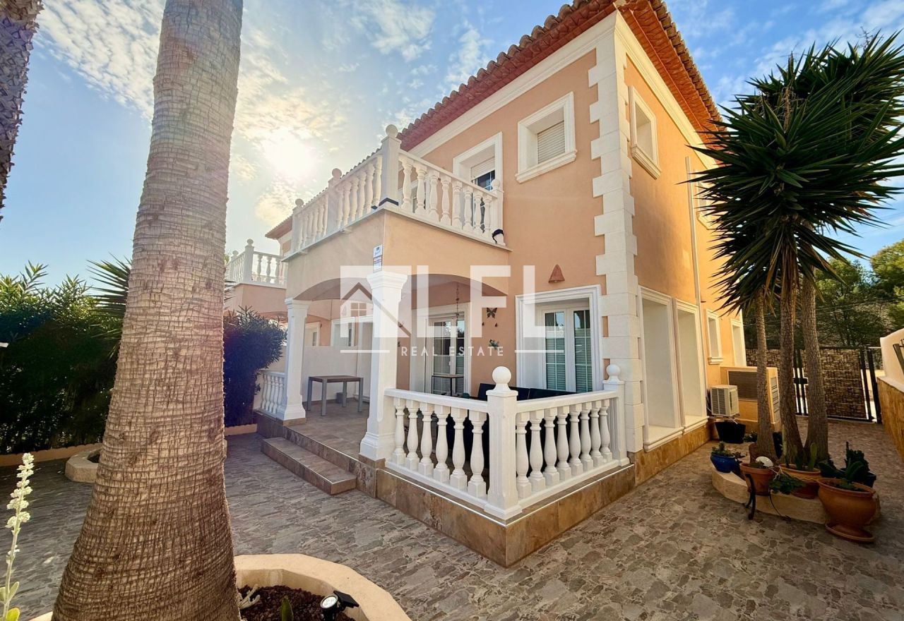 BUNGALOW CON VISTAS AL MAR Y AL PEÑON DE IFACH EN CALPE 