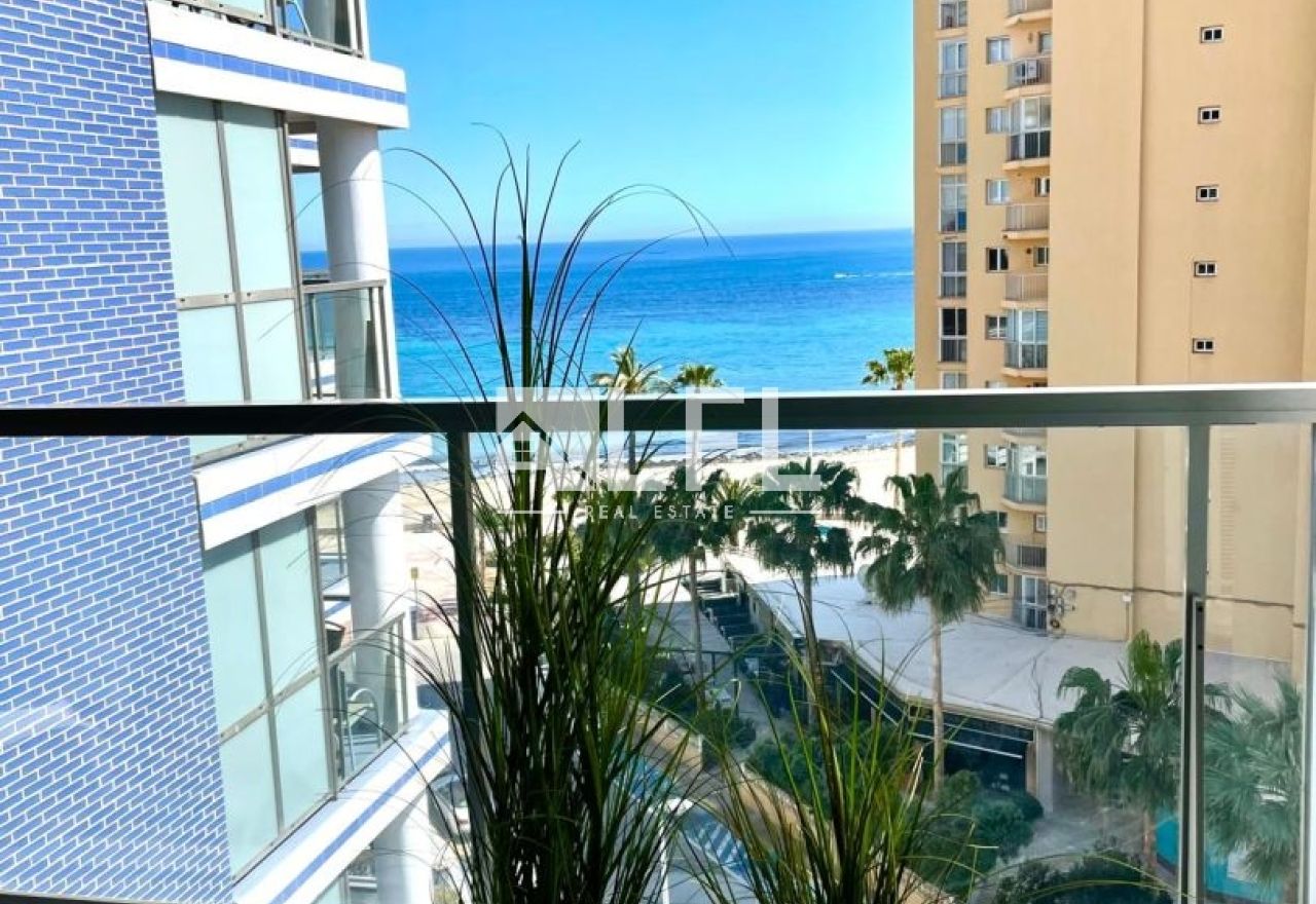EXKLUSIVES APARTMENT IN ERSTER MEERESLINIE MIT MEERBLICK IN CALPE