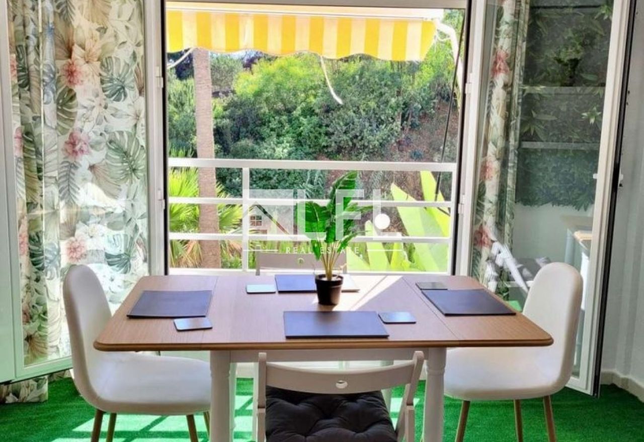EXKLUSIVE WOHNUNG IN ZWEITER STRANDLINIE – CALAHONDA