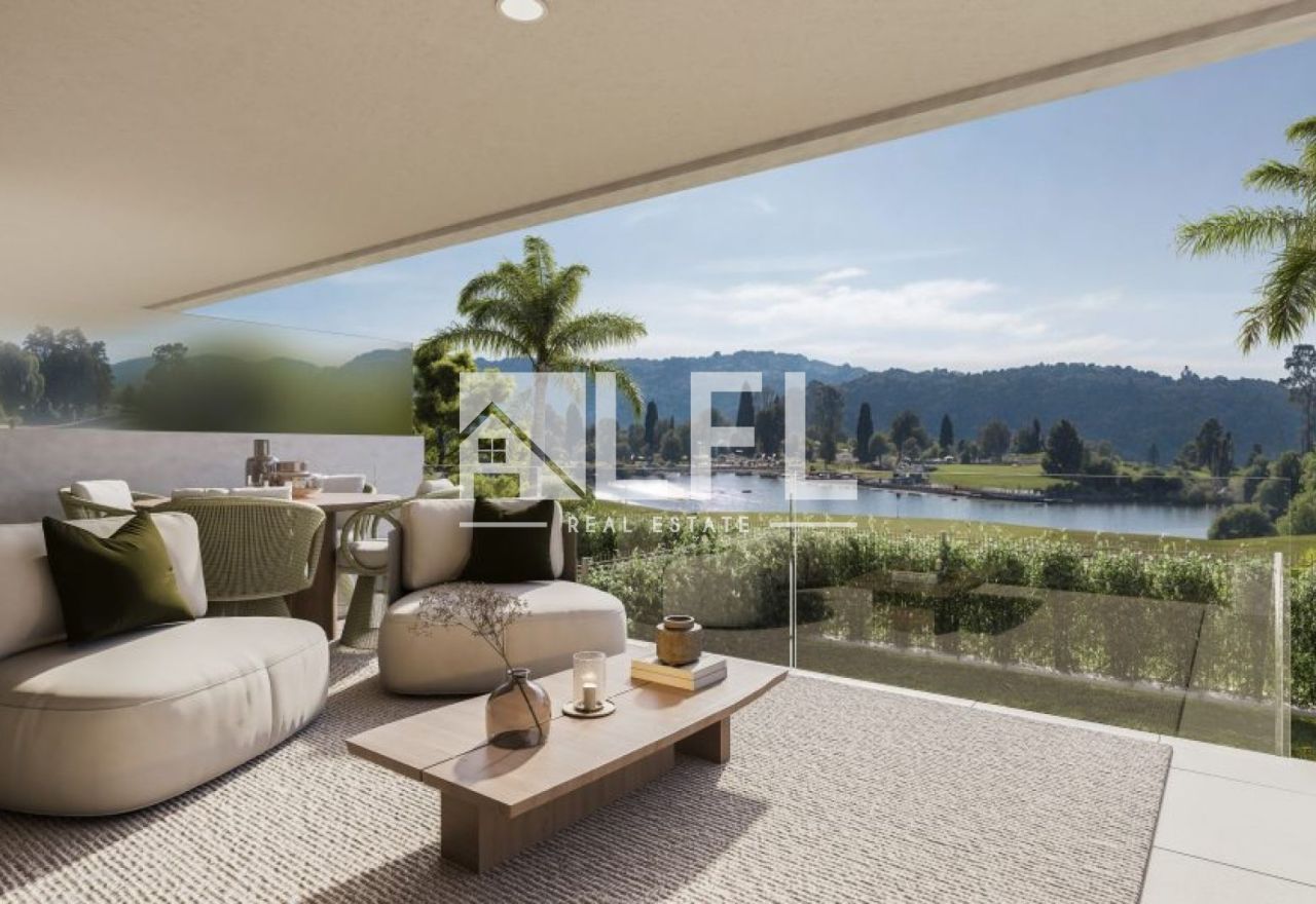MODERNOS APARTAMENTOS CON VISTAS AL GOLF EN MIJAS 