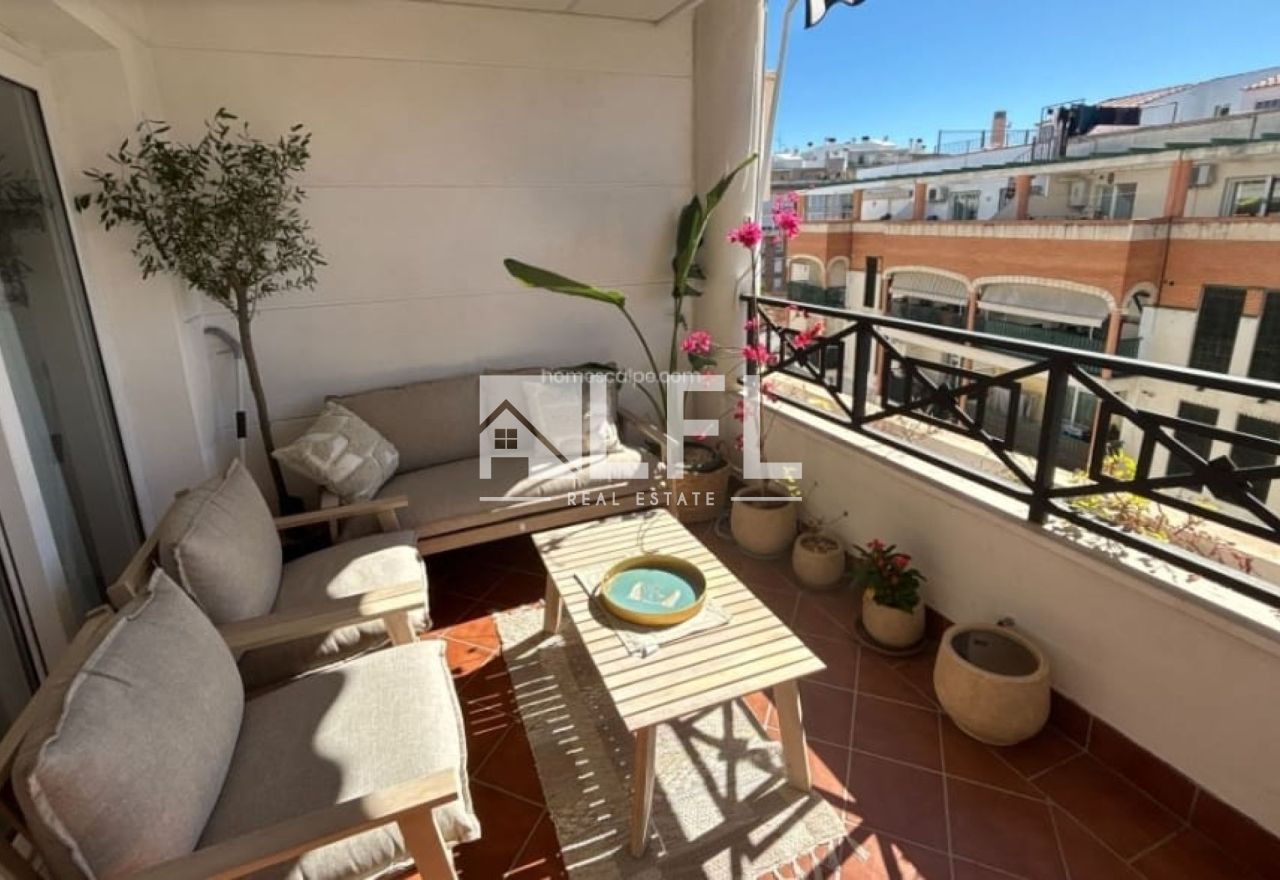 EXCLUSIVO APARTAMENTO CON VISTAS AL MAR Y A AL PEÑON DE CALPE