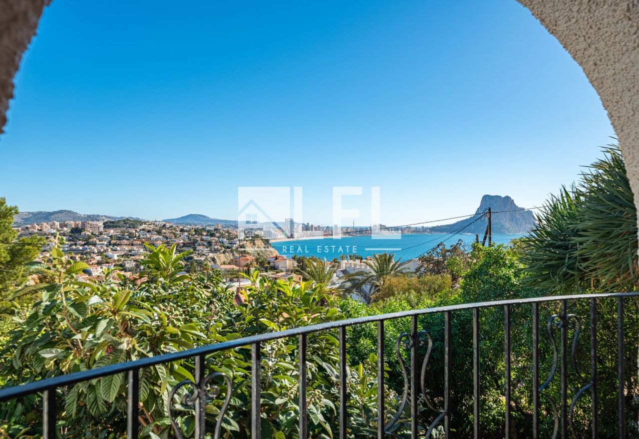 CHALET MEDITERRANEO CON ESPECTACULARES VISTAS AL MAR EN MARIVILLA